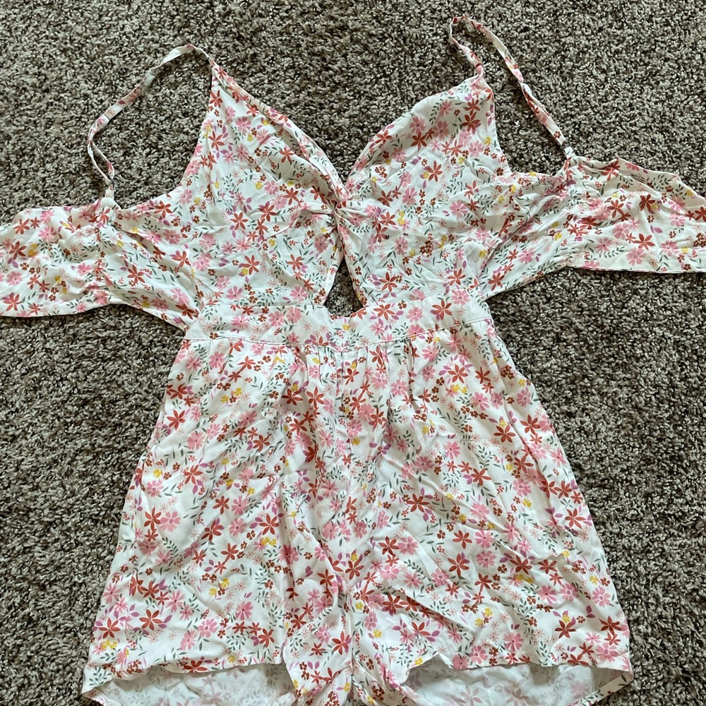 NWT floral romper from aeropastle womens size MEDIUM